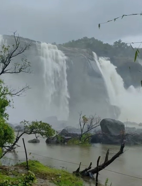 ATHIRAPALLY WATERFALLS PHOTOS